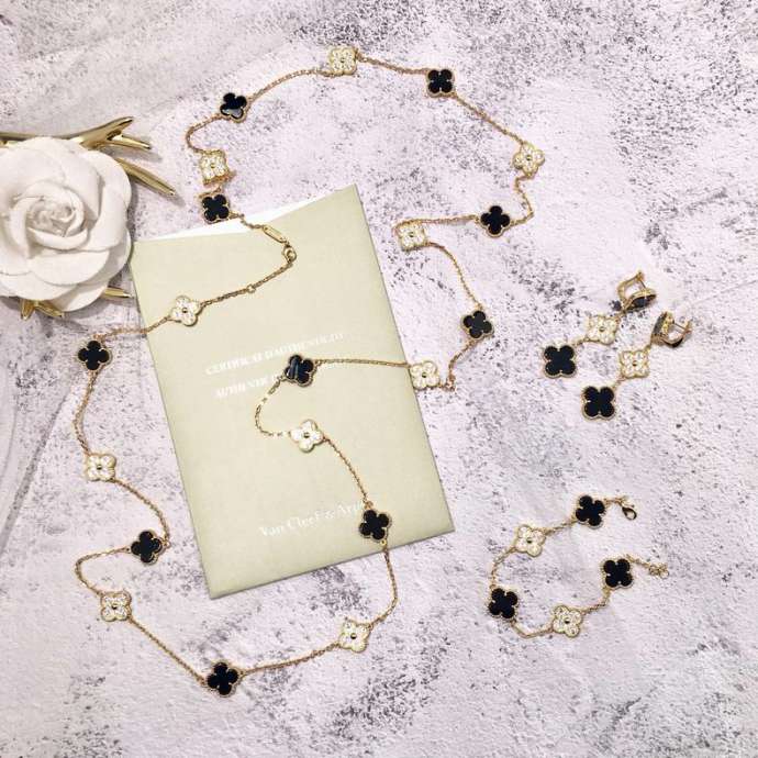 Picture of Van Cleef Arpels Sets _SKUVanCleef&Arpelssuits09291016596